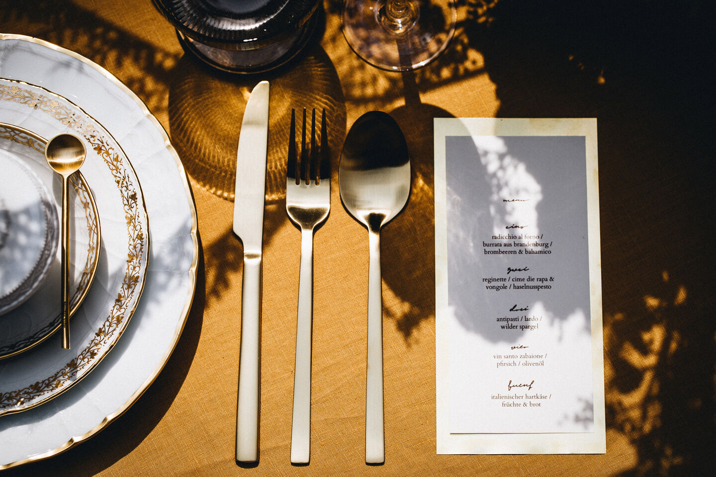 Place setting with menu card