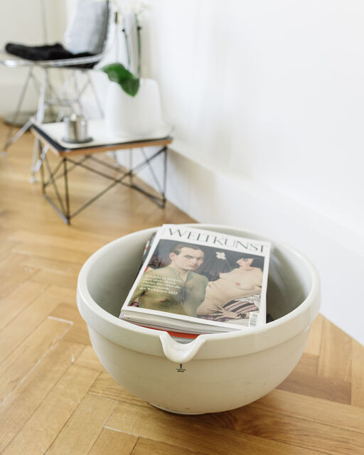 Magazines lying in a KPM steam bowl