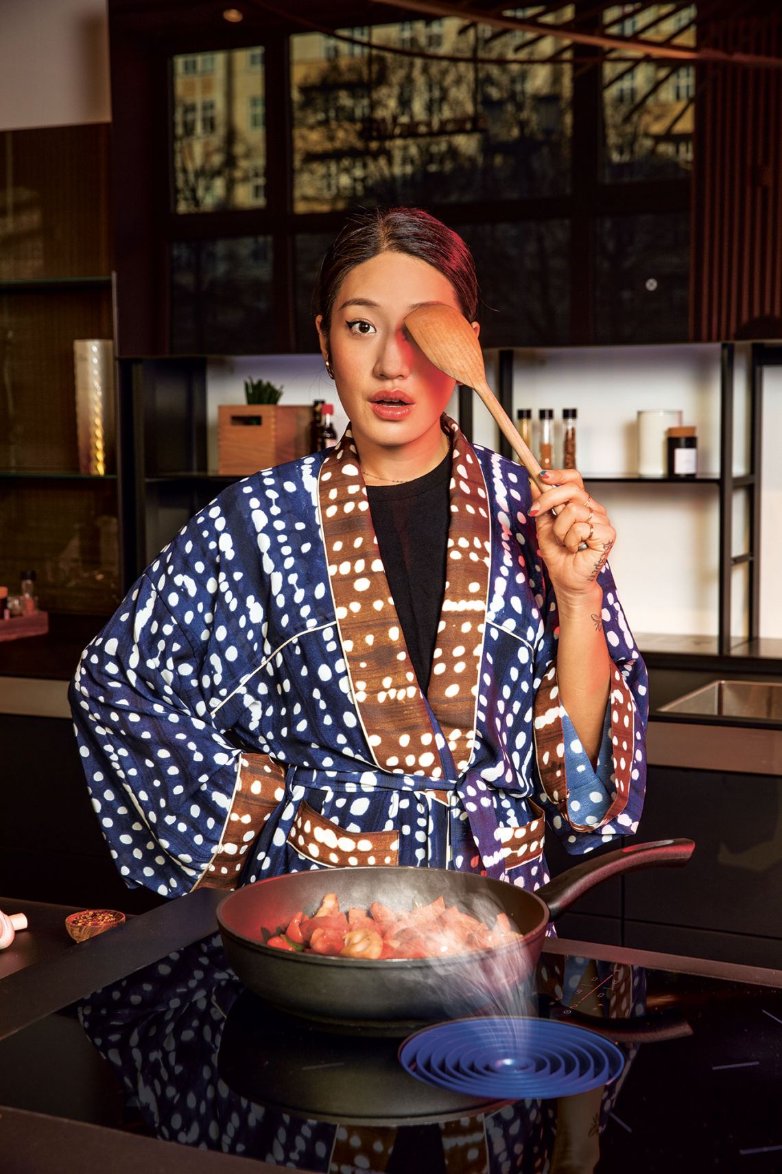 DJane Peggy Gou in a BORA kitchen