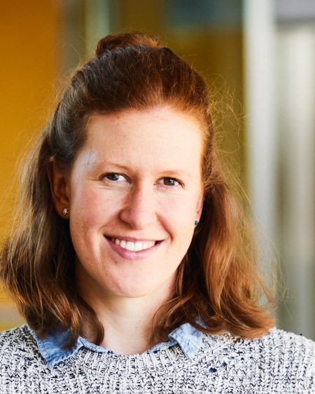 SWM working student Sarah W. at the forum of the Stadtwerke München headquarters