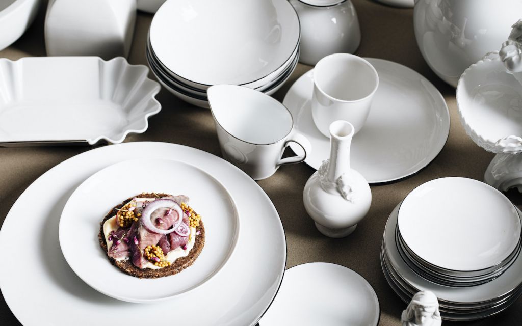 White porcelain with served snack is placed on a table