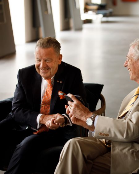 Jörg Woltmann and Wilhelm von Boddien talk to each other in a good mood