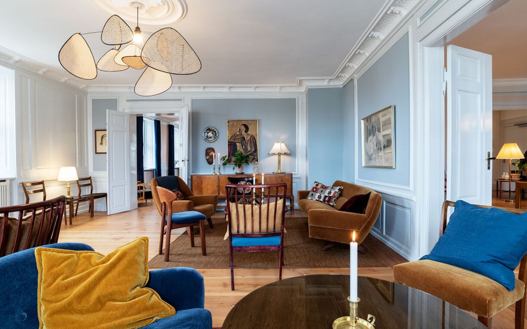 Living room with midcentury armchairs, tables and sofas in design hotel Kanalhuset