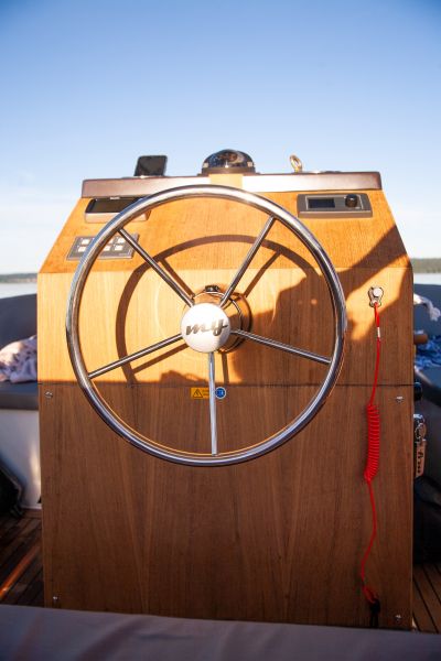 Steering wheel of an e-boat