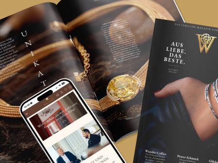 Cover und Doppelseite aus dem Wellendorff Familien-Magazins 2025 mit Smartphone, das ein YouTube-Video auf dem Wellendorff Kanal zeigt, arrangiert auf orangefarbenem Hintergrund