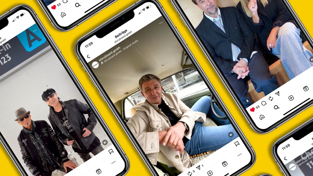 Mehrere Smartphones zeigen Social-Media-Feed mit Fotos und Videos prominenter Interviewgäste der ADAC Motorwelt.