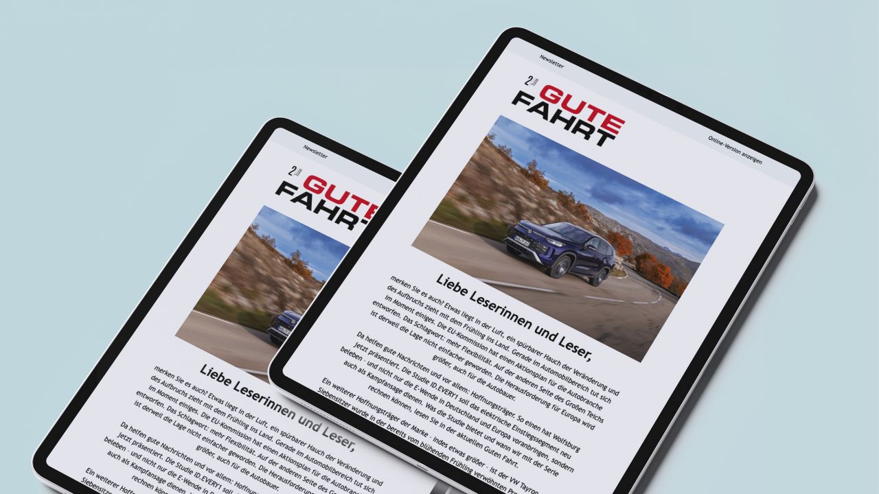 Darstellung des GUTE FAHRT Newsletters auf zwei Tablets vor einem hellblauen Hintergrund